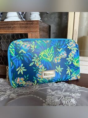Lilly Pulitzer Blue Multicolor Floral Zip-Around Travel Wallet